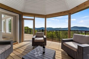 Interior - Large Estate, Spectacular Views, Hot Tub, Sauna, Game Room, Fireplace, Wet Bar (Bolton Landing)