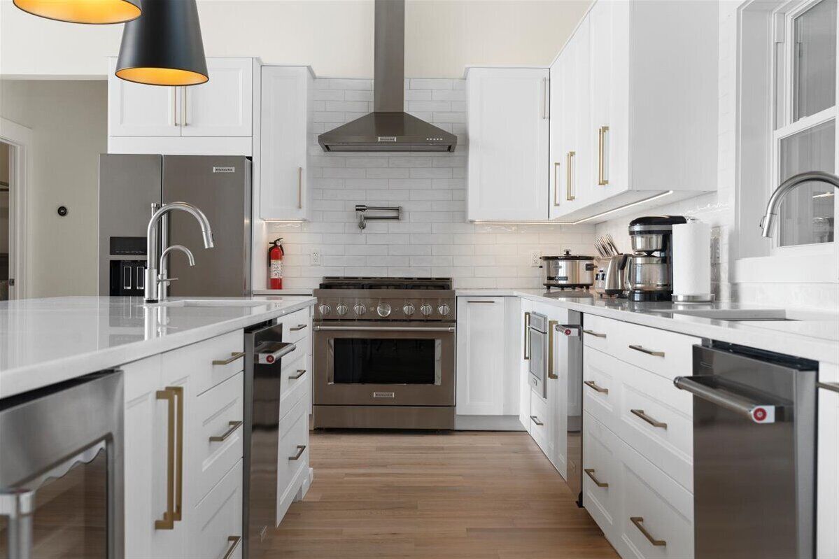 ثلاجة، ميكروويف، فرن، موقد طهي مسطح