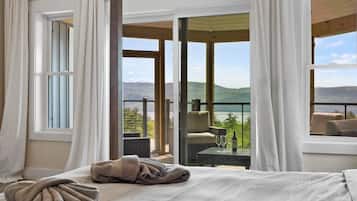 4 dormitorios, escritorio, tabla de planchar con plancha y cuna de viaje