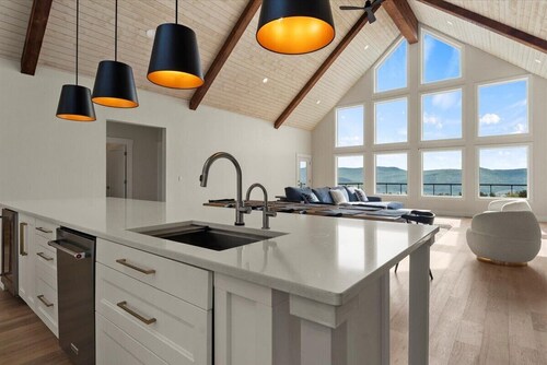 Large Estate, Spectacular Views, Hot Tub, Sauna, Game Room, Fireplace, Wet Bar