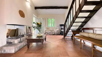 House | 4 bedrooms, desk, Internet