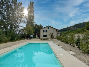 House | 4 bedrooms, desk, Internet