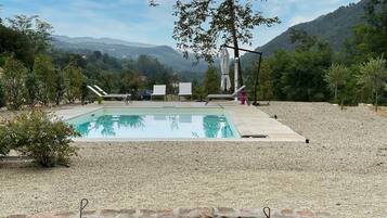 House | 4 bedrooms, desk, Internet