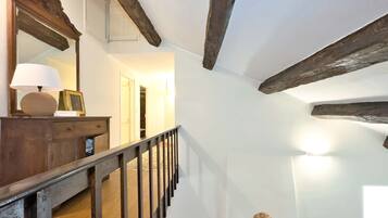 Nhà | 4 phòng ngủ, bàn, truy cập Internet tốc độ cao