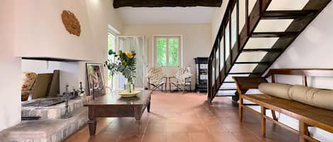 House | 4 bedrooms, desk, Internet