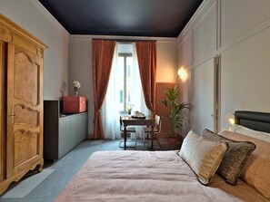 Apartamento | 2 dormitorios, escritorio, Internet