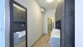 Apartment | 2 bedrooms, desk, Internet