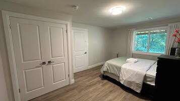 Desk, free WiFi, bed sheets