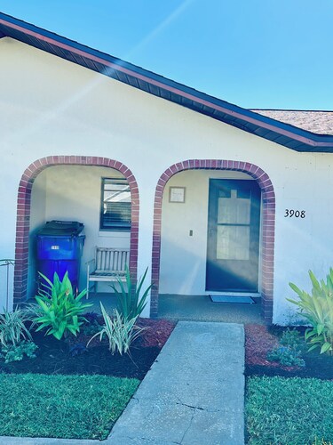 Sunny Sebring Escape with your own pool!