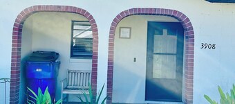 Sunny Sebring Escape with your own pool!