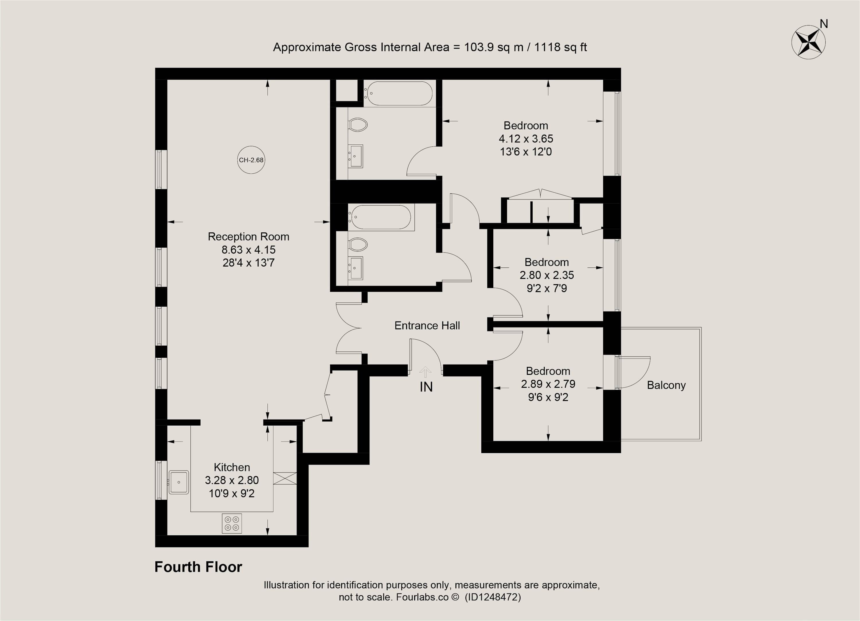 Plano de planta de un hotel que muestra la recepción, cocina, dos dormitorios, un vestíbulo de entrada y un balcón.