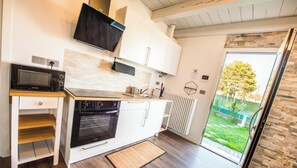 Fridge, microwave, oven, stovetop - Queen Home Emanuelle (Venezia Mestre)