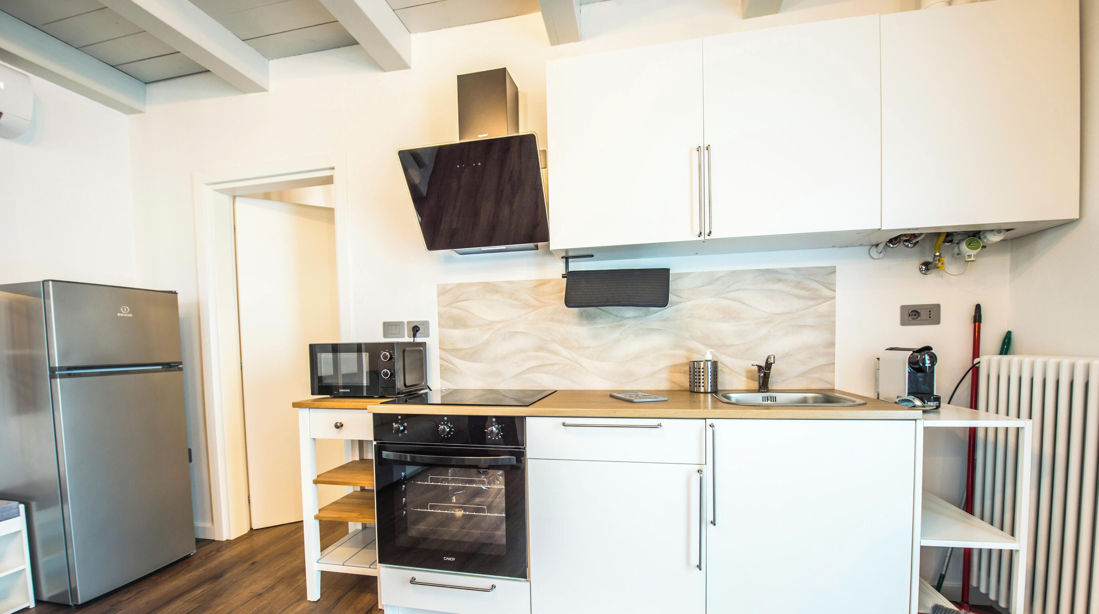 Refrigerador, microondas, horno, placa de cocina