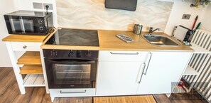 Fridge, microwave, oven, stovetop - Queen Home Emanuelle (Venezia Mestre)