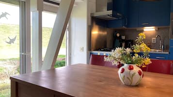 Bungalow, 3 phòng ngủ, sân hiên, quang cảnh vườn | Phòng ăn