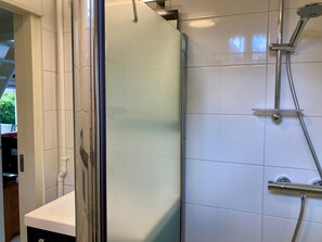 Bungalow, 3 Bedrooms, Patio, Garden View | Bathroom - 6 Pers - Modern Holiday Home With Garden, Close the Lauwersmeer (Anjum)