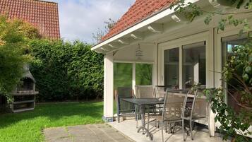 Bungalow, 3 slaapkamers, patio, uitzicht op tuin | Terras