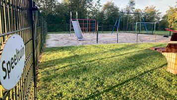 Bungalow, 3 slaapkamers, patio, uitzicht op tuin | Sportveld