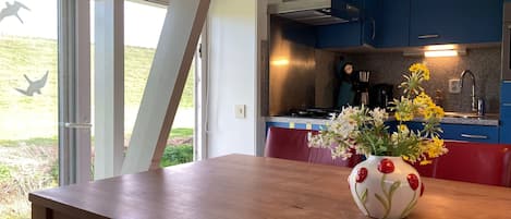 Bungalow, 3 chambres, patio, vue jardin | Salle à manger