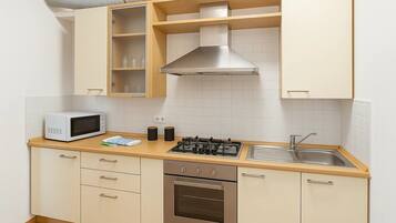 Réfrigérateur, four, plaque de cuisson, lave-vaisselle