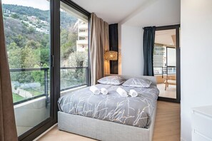 2 bedrooms, in-room safe, desk, iron/ironing board - Monaco Border, Parking, See View (Beausoleil)