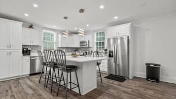 Mikroaaltouuni, uuni, liesi, astianpesukone