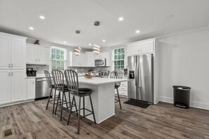 電子レンジ、オーブン、コンロ、食器洗い機