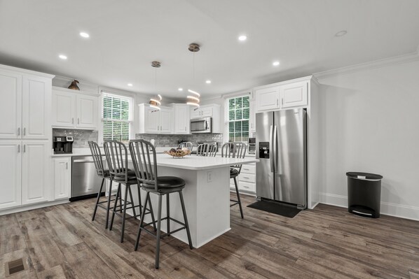 Mikroaaltouuni, uuni, liesi, astianpesukone