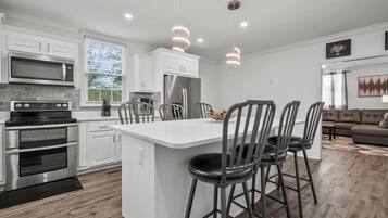 Mikroaaltouuni, uuni, liesi, astianpesukone