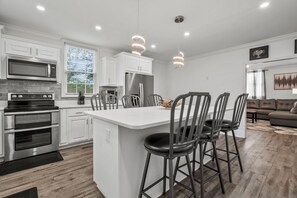 Mikroaaltouuni, uuni, liesi, astianpesukone