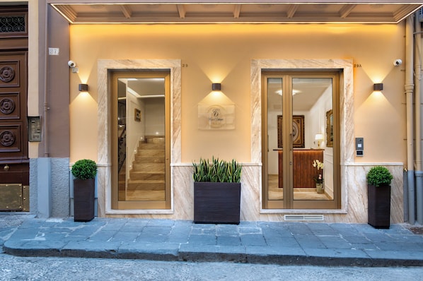 Mặt tiền nơi lưu trú