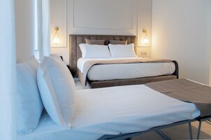 Classic-Dreibettzimmer | Daunenbettdecken, Pillowtop-Betten, Minibar, Zimmersafe