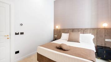 Cubrecamas, colchones con pillow-top y minibar