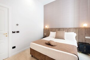 Classic Double or Twin Room | Down comforters, pillowtop beds, minibar, in-room safe