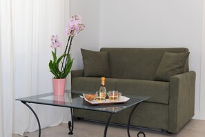 Superior-Dreibettzimmer, Balkon | Daunenbettdecken, Pillowtop-Betten, Minibar, Zimmersafe