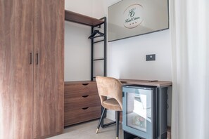 Phòng 3 Superior, ban công | Chăn bông, nệm có lớp đệm bông, minibar, két bảo mật tại phòng