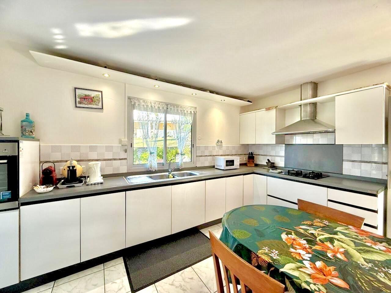 Fridge, microwave, oven, coffee/tea maker