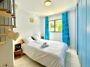 3 bedrooms, desk, iron/ironing board, Internet