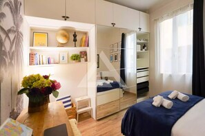 2 chambres, coffres-forts dans les chambres, bureau