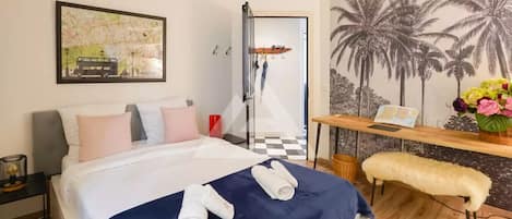 2 chambres, coffre-fort, bureau, fer et planche Ă repasser