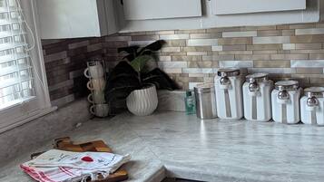 Mikrowelle, Ofen, Herdplatte, Geschirrspüler