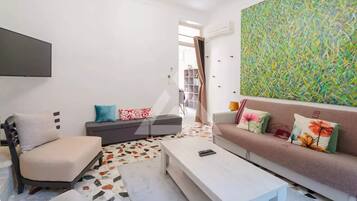 Smart TV, books, stereo