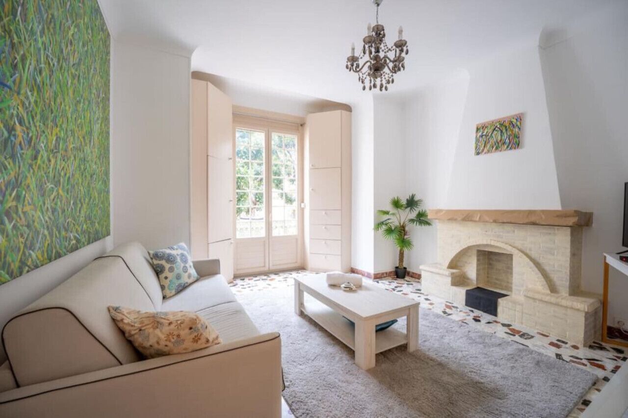 Älytelevisio, kirjoja, stereot