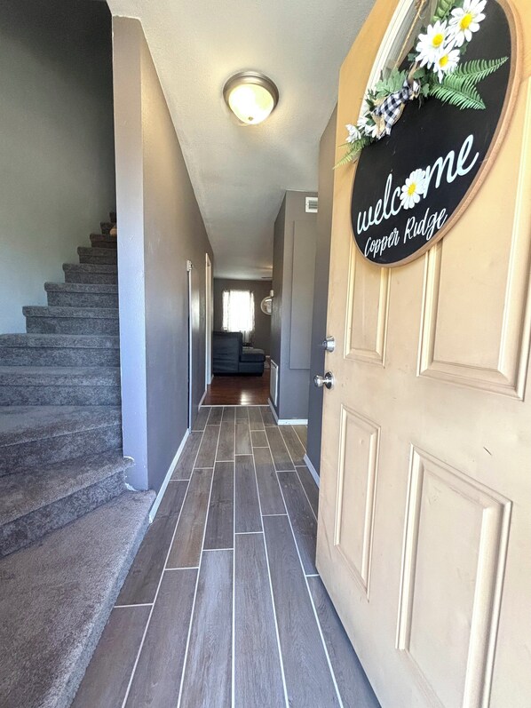 Interior - Copper Ridge Retreat/Private 2 Bedroom 1.5 Baths Pet Friendly w/fenced back yard (Stillwater)