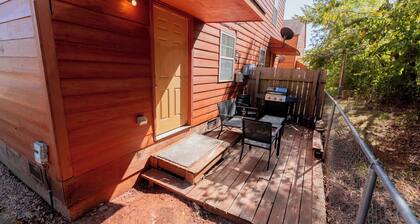 Copper Ridge Retreat/Private 2 Bedroom 1.5 Baths Pet Friendly w/fenced back yard