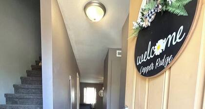 Copper Ridge RetreatPrivate 2 Bedroom 2Bath Pet Friendly,fenced back yard