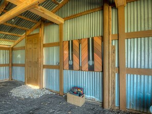 Property grounds - Peaceful Acre - Cozy house with beautiful backyard (Ada)