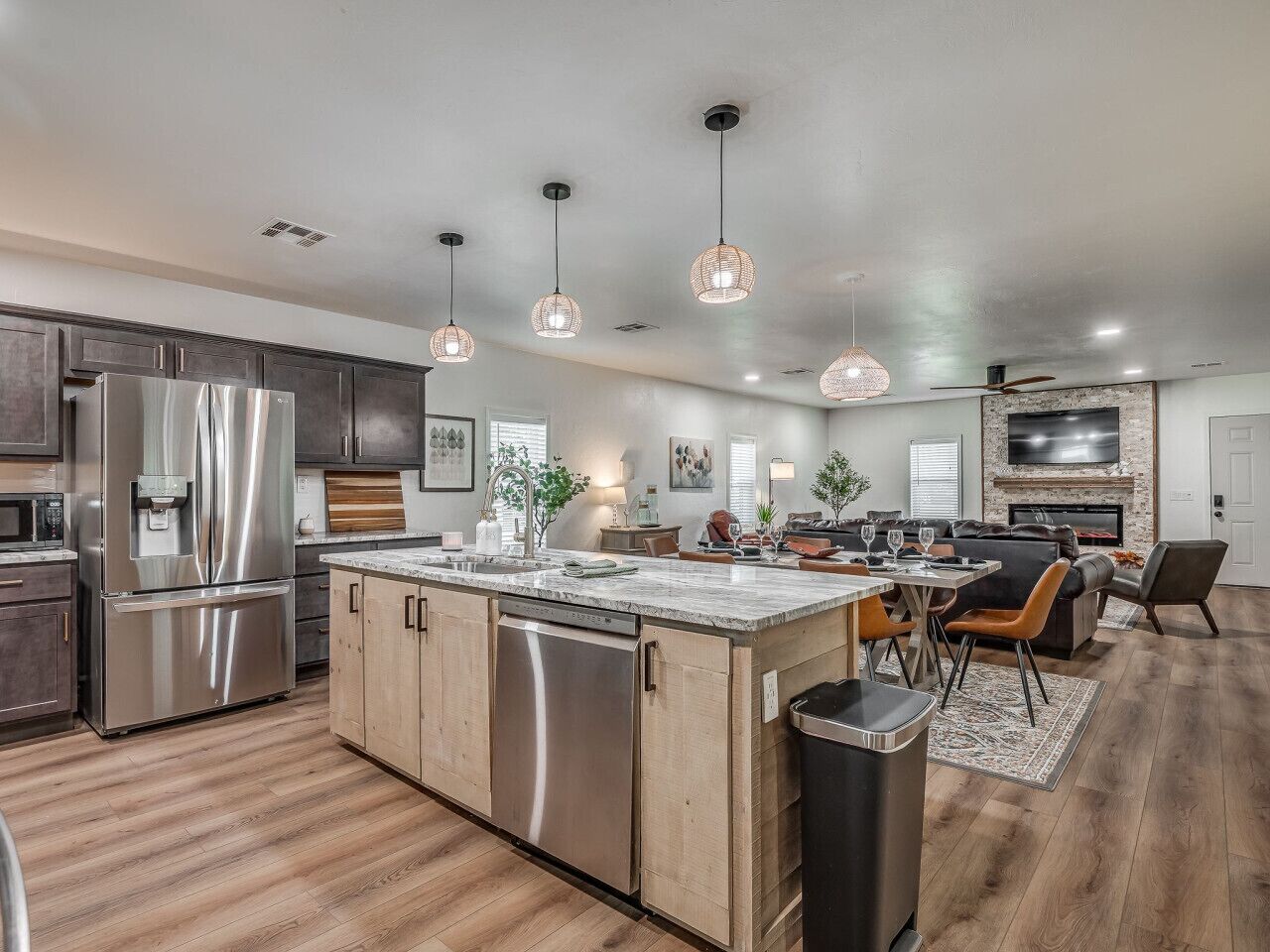 Refrigerador, microondas, horno y parrilla de estufa 