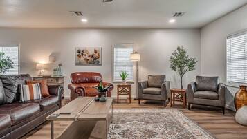 TV, peis og bordtennis