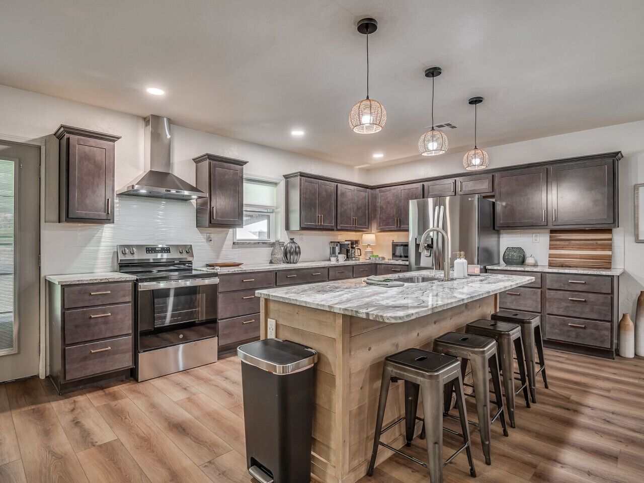 雪櫃、微波爐、焗爐、爐具